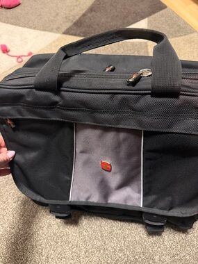 Stylish Black and Gray Swiss Gear Briefcase - Professional Carry Bag